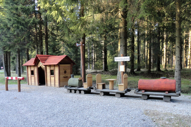 Lauraweg, Spielplatz Rennsteighöhe